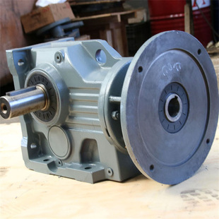 弧齿锥齿轮减速机械 4P减速器 性能优越 YVP18.5 K97