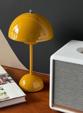 丹麦创意花苞台灯北欧设计师书房氛围灯无线充电卧室床头小台灯