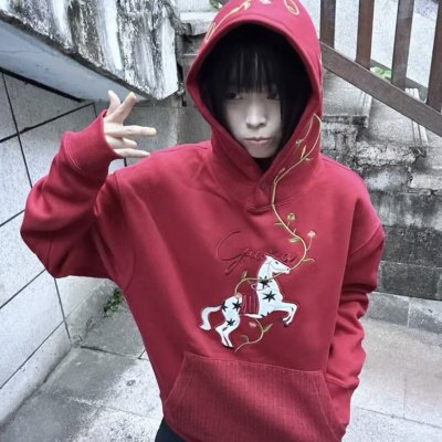 【无忧试穿】马年刺绣连帽卫衣女