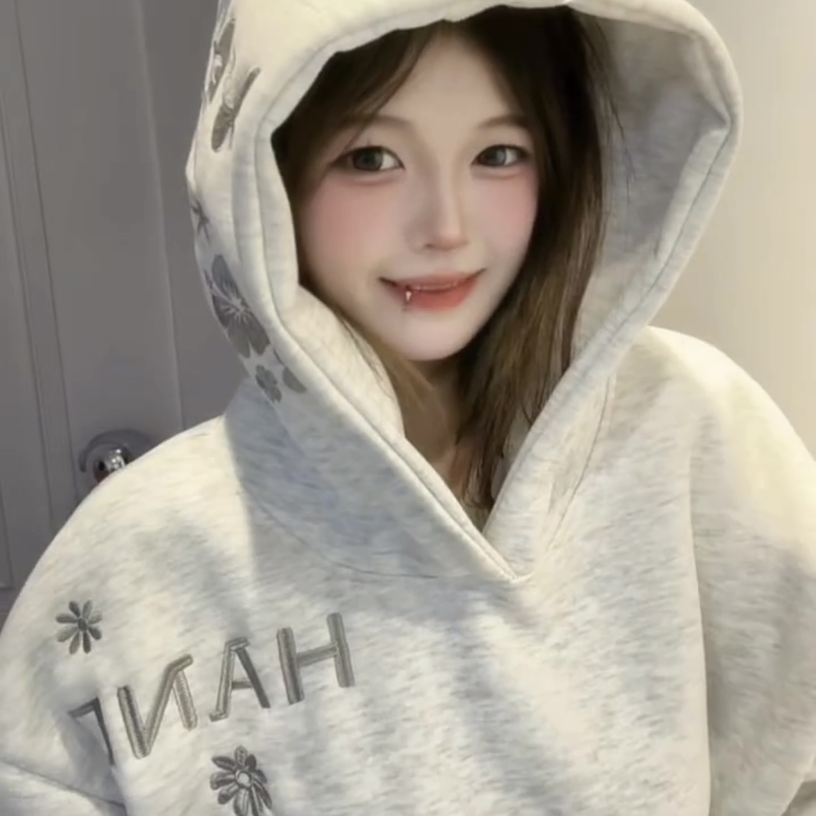 【无忧试穿】花卉刺绣连帽卫衣女