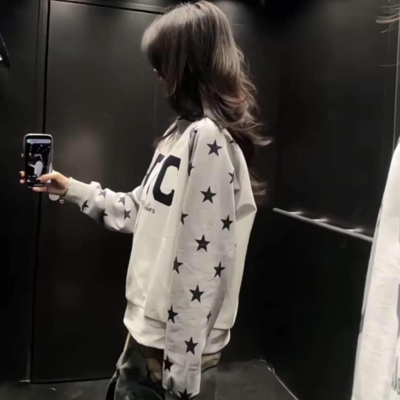 【无忧试穿】星星满印拼接袖卫衣