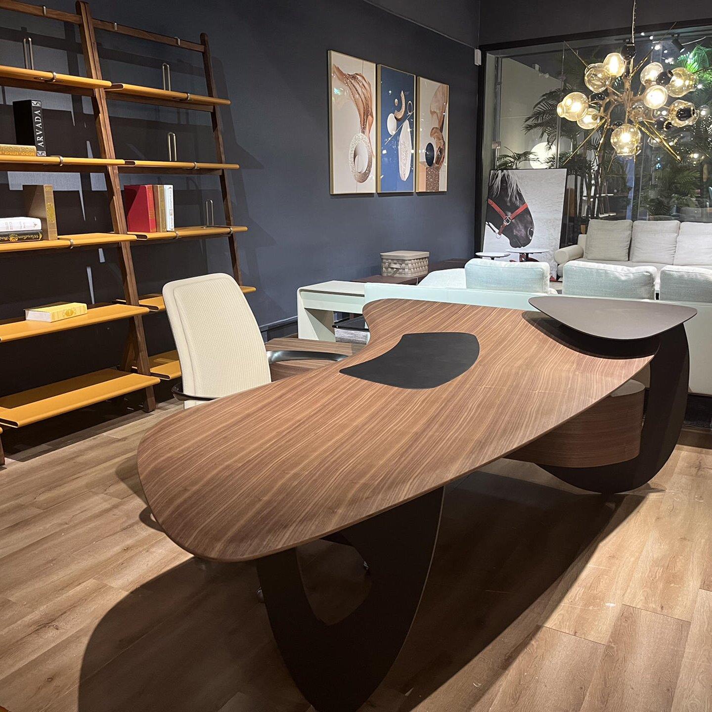 新中式现代简约实木大班台异形黑胡桃木老板桌艺术设计高端主管桌