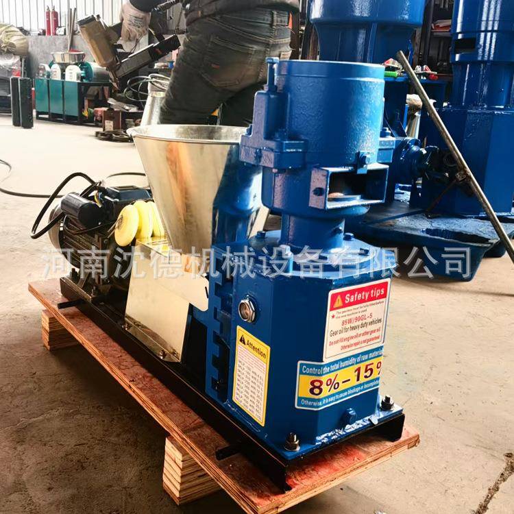 小型鸡鸭鱼饲料颗粒机玉米秸秆饲料造粒机养殖用平模颗粒饲料机