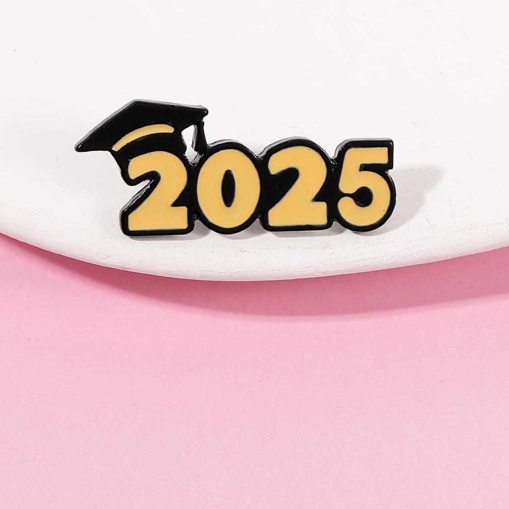 欧美跨境2025考博士帽胸针毕业高考试满分徽章学生纪念礼物工厂