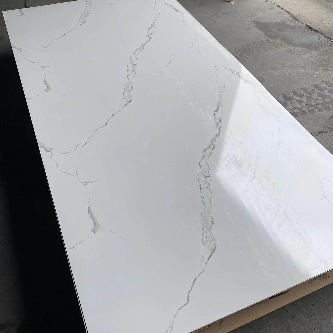 鱼肚白仿大理石纹石塑UV板厂家免漆耐板护墙板材微晶板晶体板