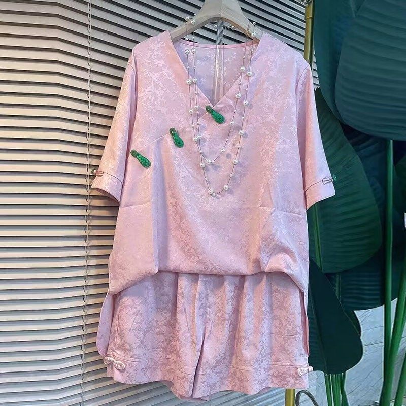 加肥大码女装V领绿色盘扣暗花短袖上衣胖妹妹松紧腰宽松遮胯短裤,女装/女士精品,大码内搭,淘宝优惠券,粉丝福利购,淘宝优惠卷