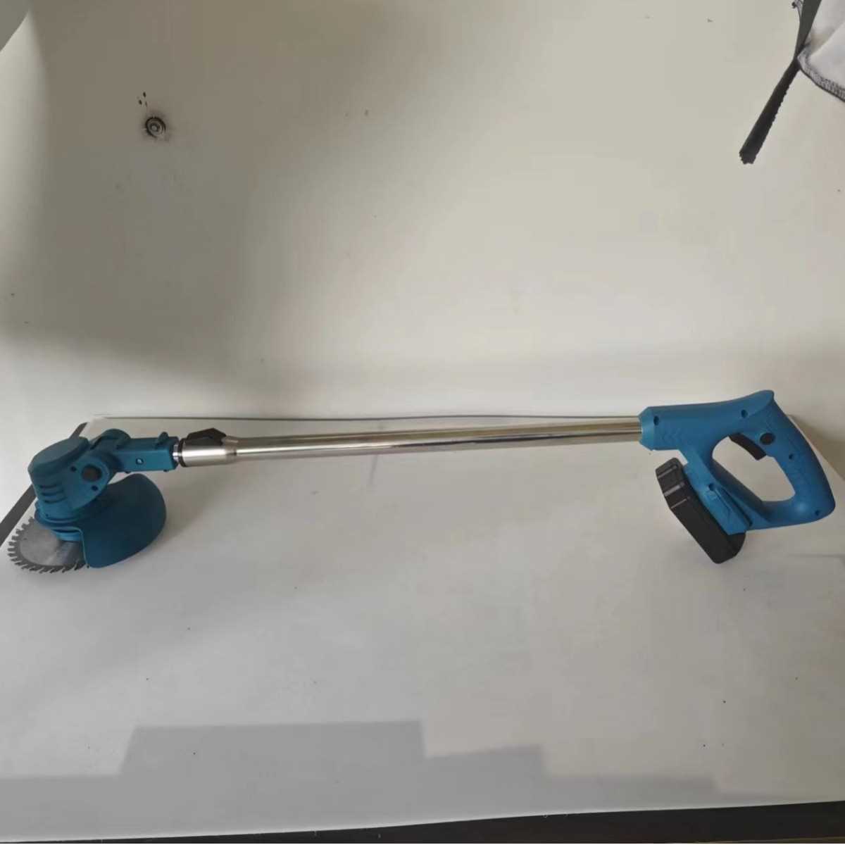 迈登宝电动携便式园林除草机锂电充电式割草机大功率锄草神器