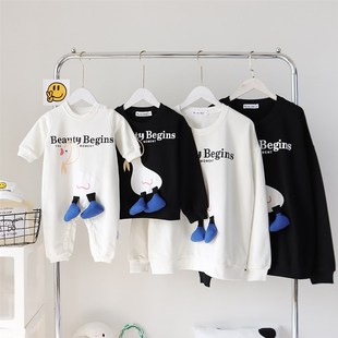 特别的亲子装秋款厚T恤一家三口2023新款立体卡通婴儿纯棉长袖外