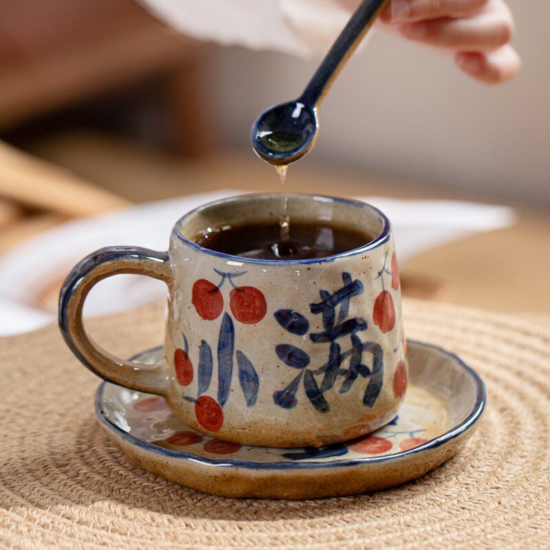 景德镇手绘青花咖啡杯手捏陶瓷水杯复古樱桃釉下彩马克杯家用送礼