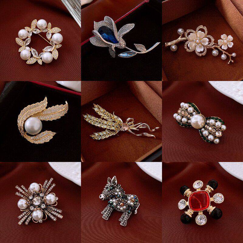 衣饰小众镶钻vintage胸花女中古高级感轻奢字母胸针饰品批发复古