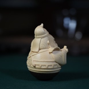 桧木不倒翁关公桌面摆件实木雕刻卡通版亲羽文玩手把件办公桌摆饰