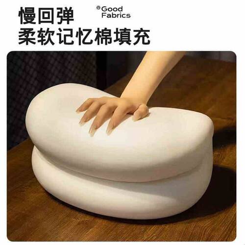乳胶冰丝记忆棉枕头办公室午睡枕学生便携午休小枕头趴睡抱枕靠垫
