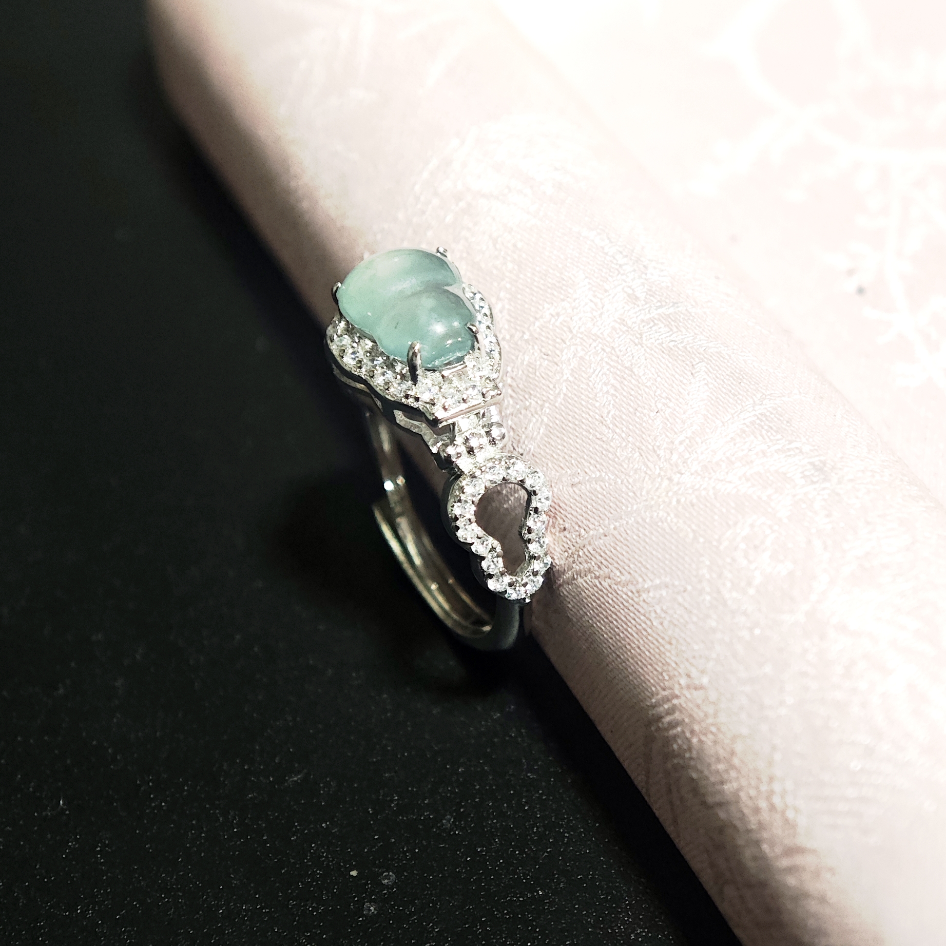 【莹莹专享】翡翠白冰葫芦戒指