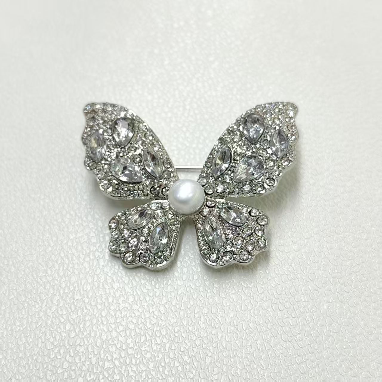 【莹莹专享】珍珠蝴蝶胸针