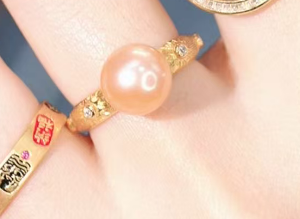 【莹莹专享】中国红正圆珍珠戒指金色托