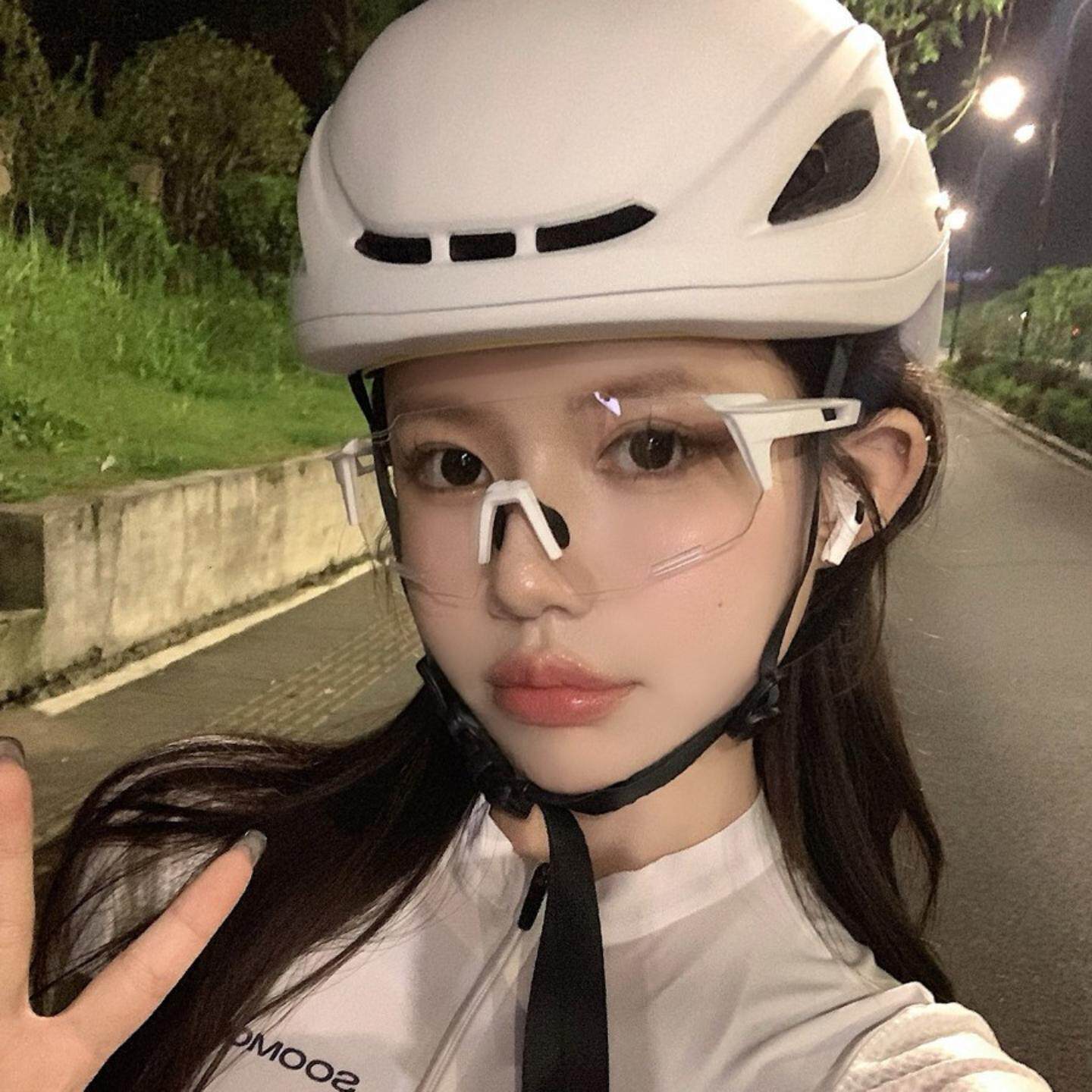 白色日夜两用变色骑行眼镜户外