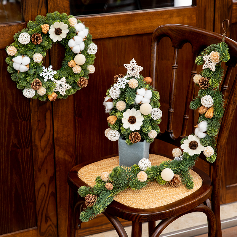新款圣诞节装饰咖啡厅氛围布置诺贝松小圣诞树桌面摆件花环藤条