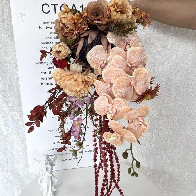 油画瀑布手捧花红色蝴蝶兰花束新娘结婚仿真花欧式婚礼摄影道具