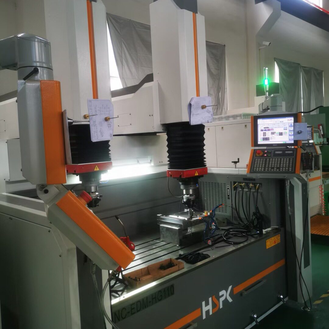 上海宝山塑料模具制作加工 开发设计塑料模具维修 卧式注塑机加工