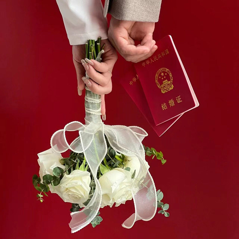 求婚礼手捧花束新娘结婚当天花球感领证郁金香订婚毕业