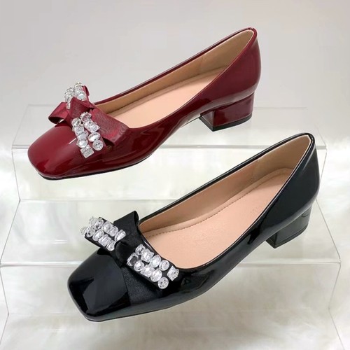 黑色方头鞋女粗跟浅口2023年新款春秋鞋子水钻女士软底漆皮瓢鞋