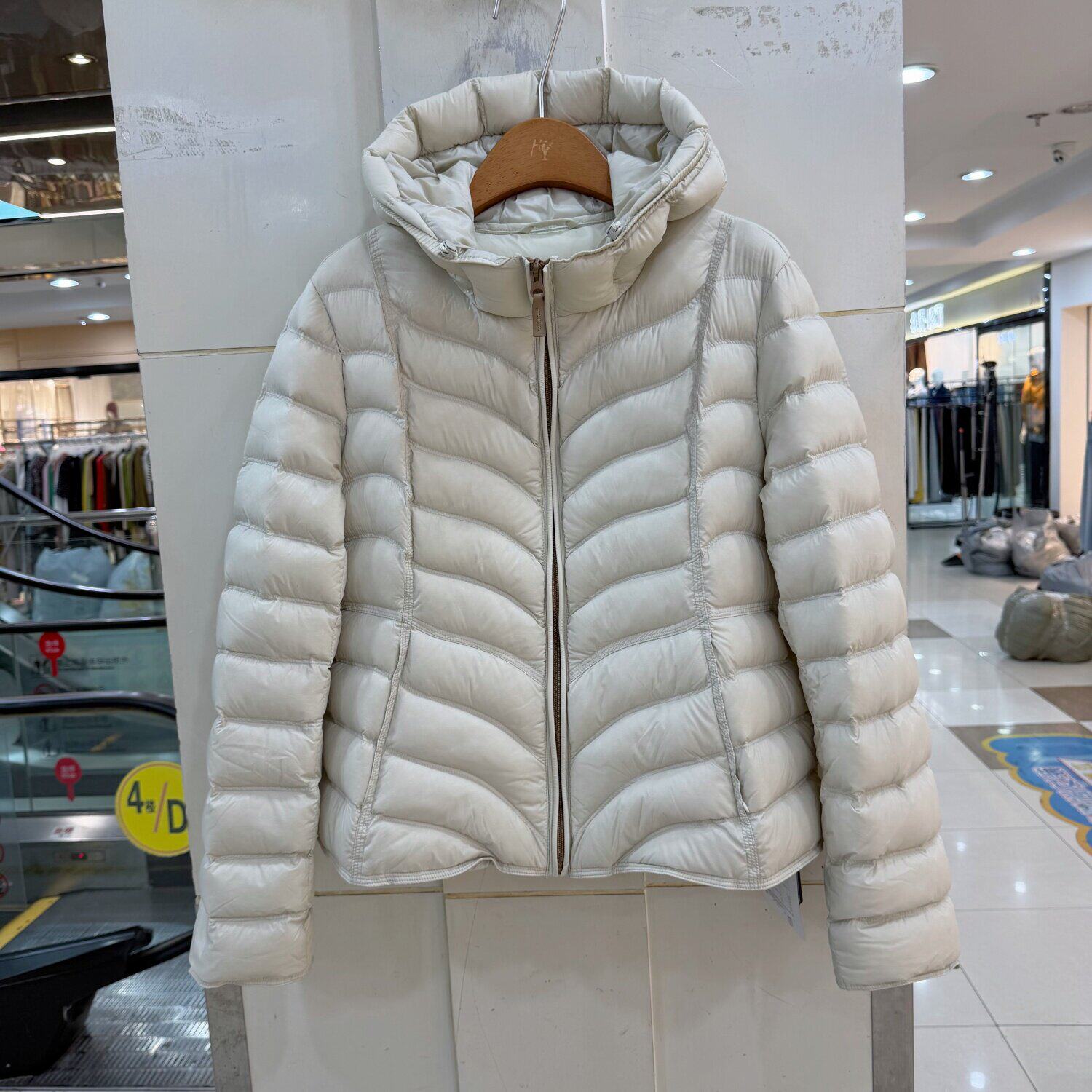 66006欧货连帽羽绒服女短款修身显瘦90鸭绒排骨条收腰保暖外套冬