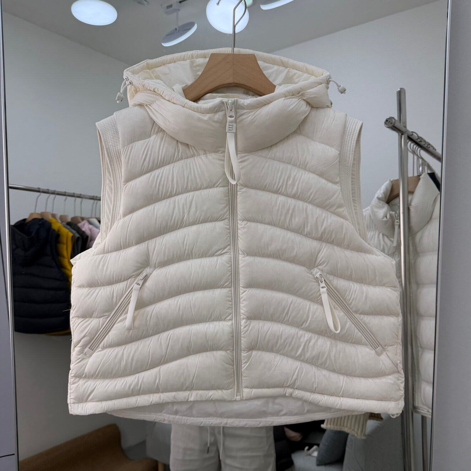 6901欧货立领排骨连帽羽绒马甲女短款显瘦90白鸭绒减龄保暖外套冬