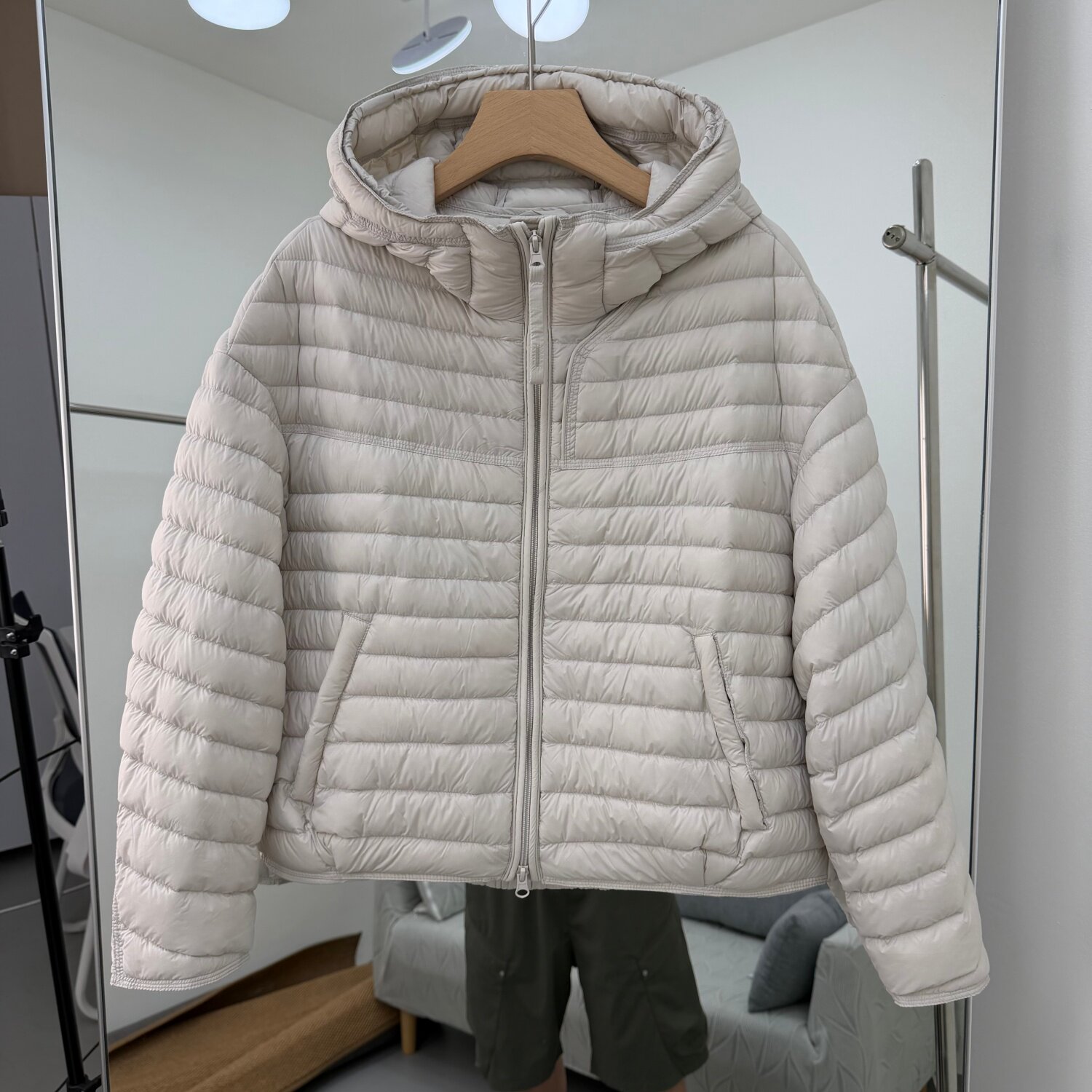 H66905欧货轻薄连帽羽绒服女短款保暖百搭宽松显瘦排骨条鸭绒外套