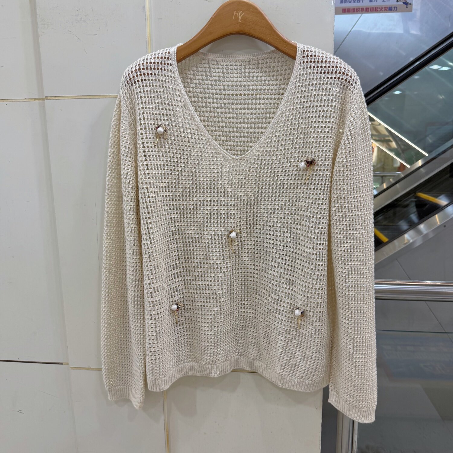 178-99708慵懒风重工钉珠V领镂空羊毛针织衫女套头显瘦减龄上衣秋