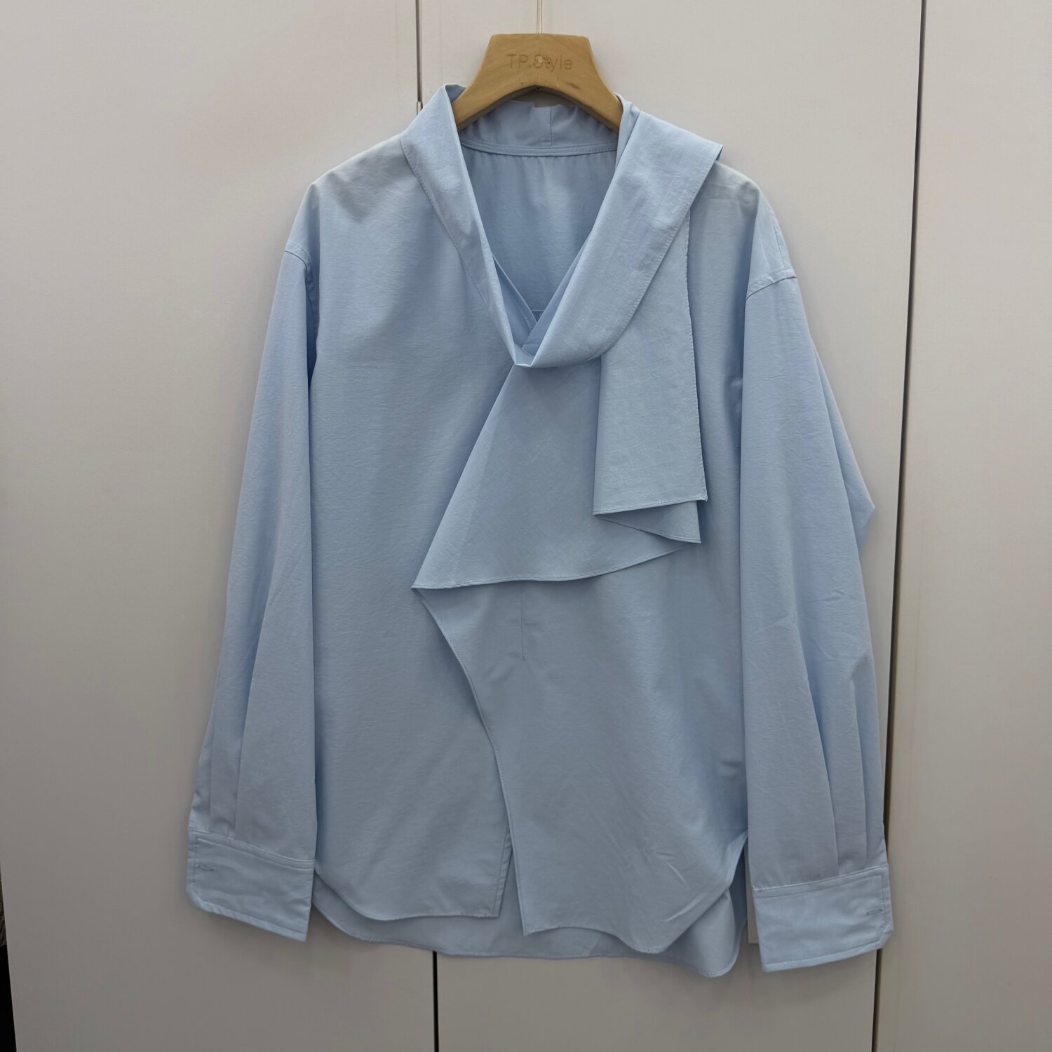 QYY26002知性优雅风不对称飘带衬衫女长袖V领显瘦气质轻奢上衣秋