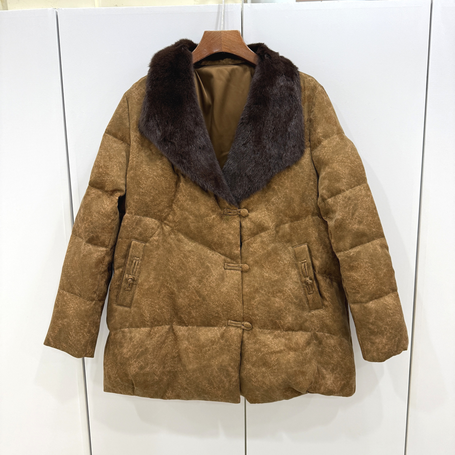 A1167欧洲站25冬水貂毛皮草大翻领侧三粒扣轻奢铜氨丝鹅绒羽绒服