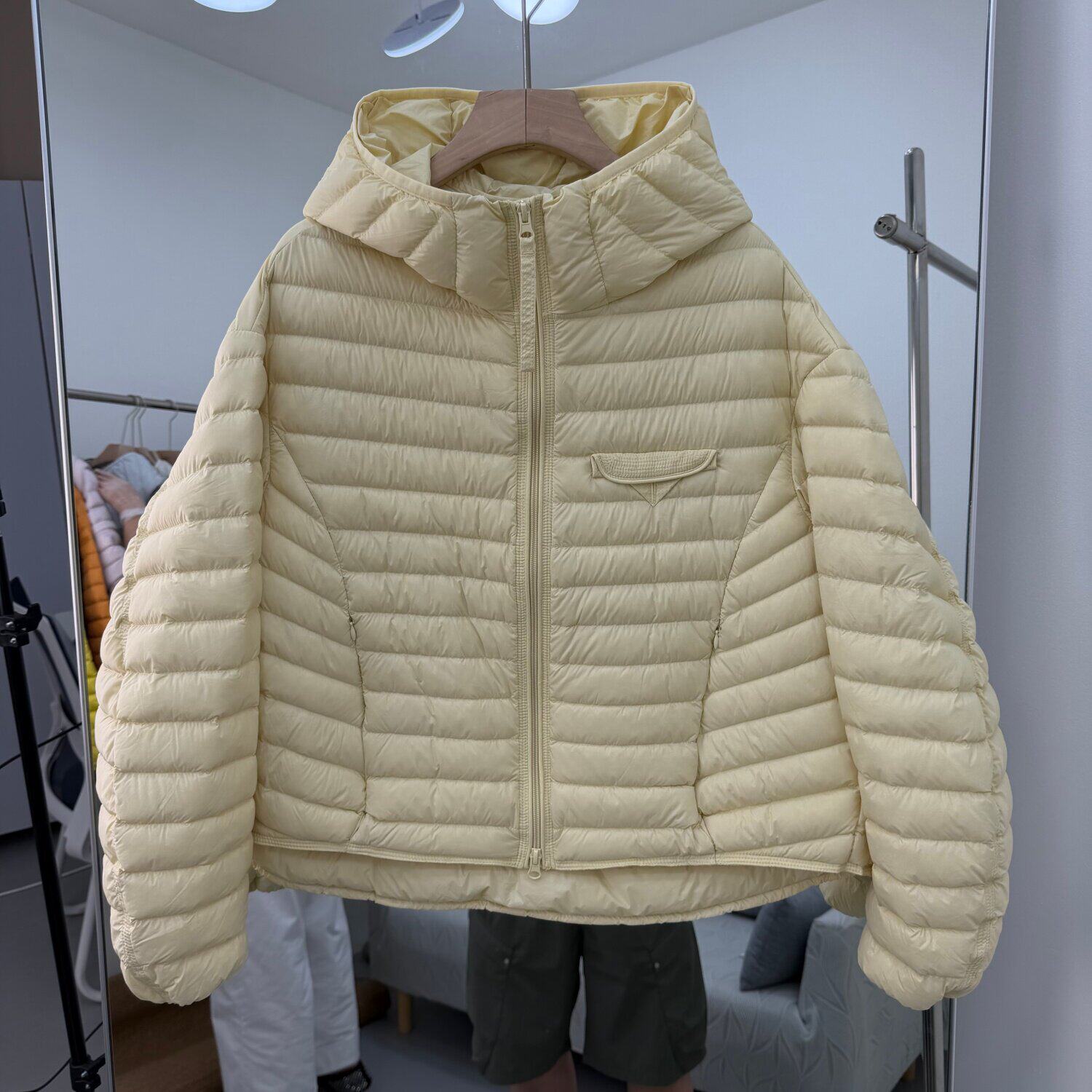 6806欧货轻薄羽绒服女短款连帽宽松显瘦减龄排骨条简约鸭绒外套冬
