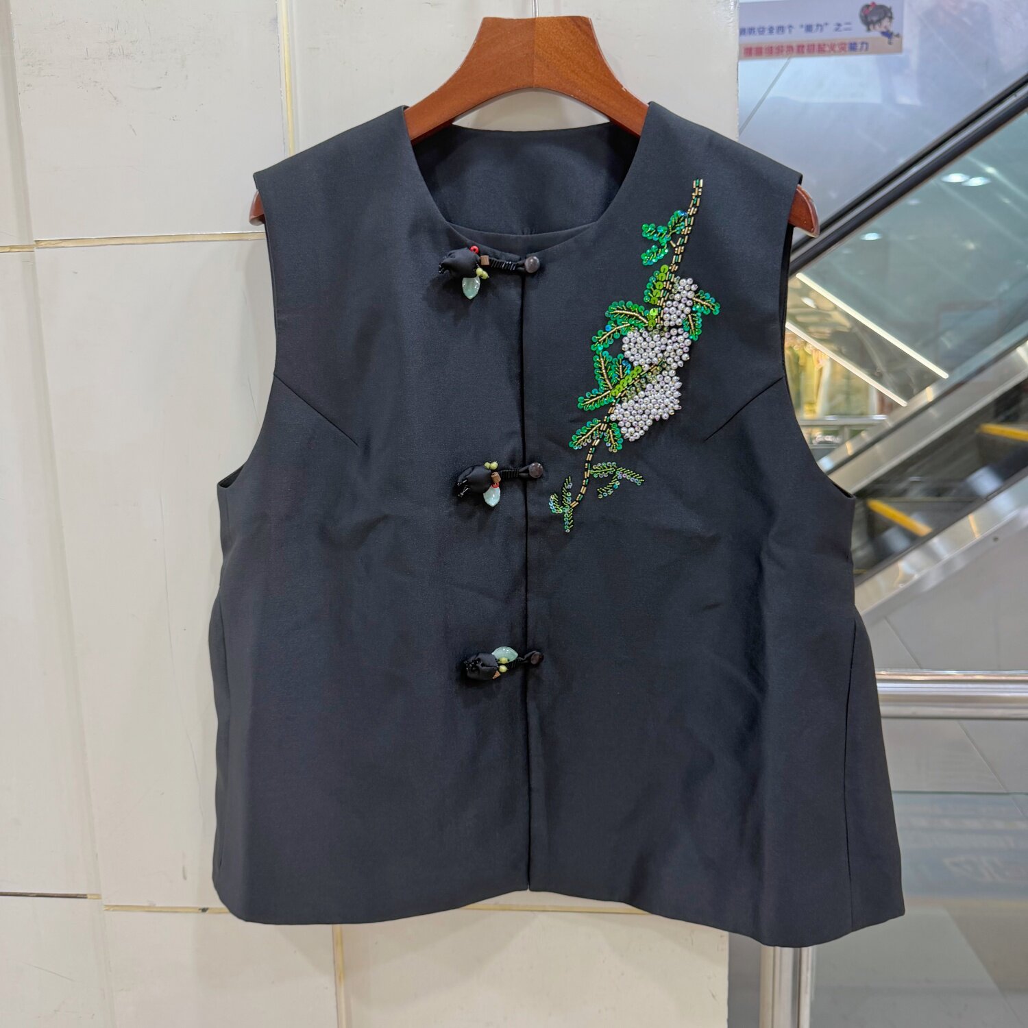 37307新中式风圆领重工钉珠刺绣花朵马甲女盘扣气质显瘦羊毛上衣