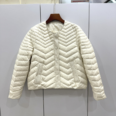 25801欧洲站25冬时尚圆领单排按扣水波纹减龄短装轻便羽绒服外套