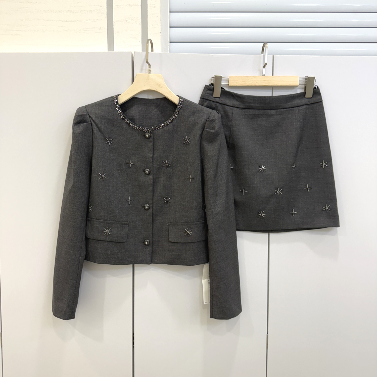 柏多伊俪7175 欧洲站25秋串珠订花外套+A字半身裙小香风两件套秋