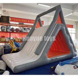 充气三角滑梯大型闯关游乐障碍设施水上乐园充气户外漂浮滑梯模型