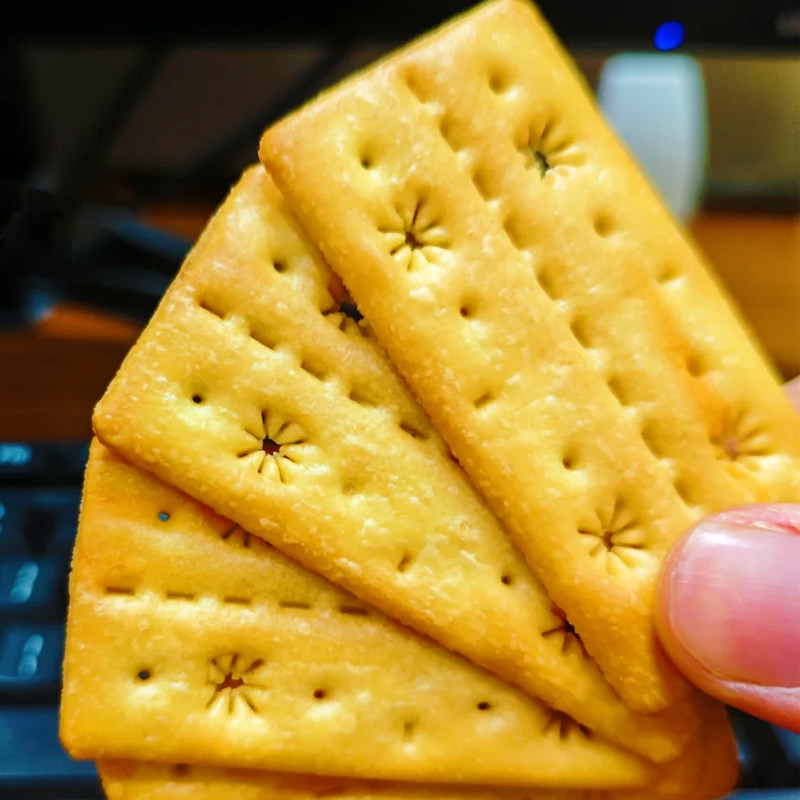 又香又脆 榴莲芝士双层脆 咸蛋黄梅菜肉松夹心饼干休闲解馋零食,零食/坚果/特产,韧性饼干,淘宝优惠券,粉丝福利购,淘宝优惠卷