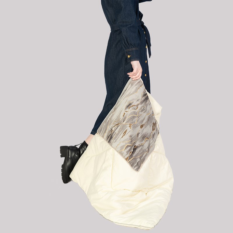 新宸优品新中式高端全棉抱枕被子两用客厅沙发灰色绒面金纹空调被