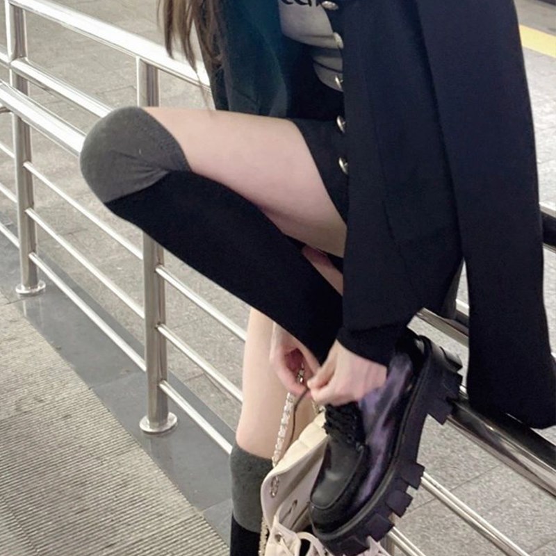 秋冬黑灰拼接色过膝袜学院风小腿袜拼色袜子女JK长筒显瘦压力棉袜