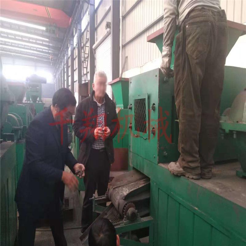 厂家直销强力活性炭煤粉压球机辊子 大中小型液压碳素鹅蛋机设备