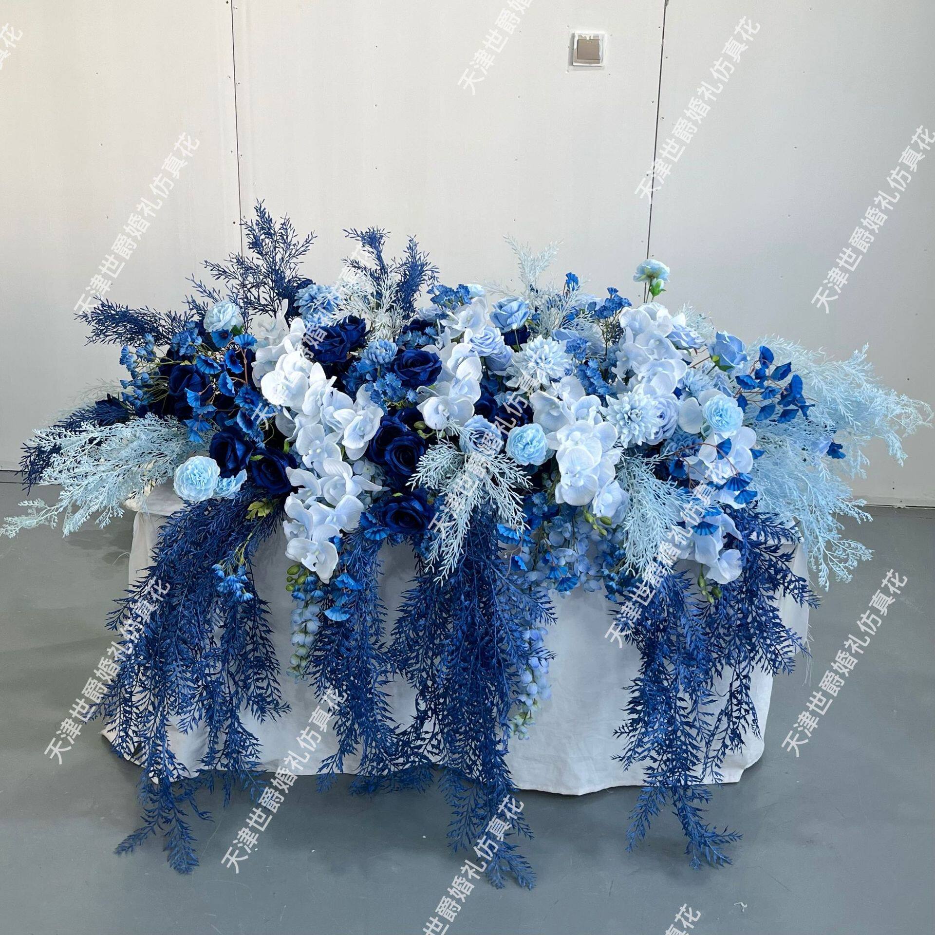 新款外贸婚礼摆置假花餐厅T台拖尾布置150*80cm蓝色系路引