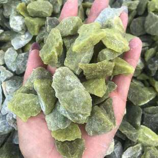 供应绿石子丹东绿石子绿色水磨石水泥地面胶粘石规格齐全