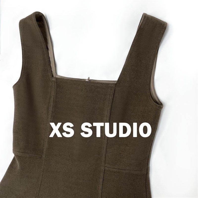 毛呢吊带连衣裙2024秋冬新款法式气质设计显瘦内搭加厚a字背心裙