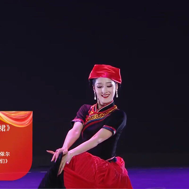 新款姑娘的红裙演出服大摆裙舞蹈服火把节大摆裙彝族服装女民族服