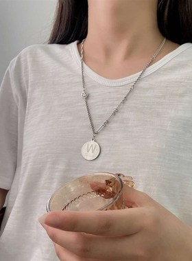 极速ins personality hip-hopw W letter round card necklace me