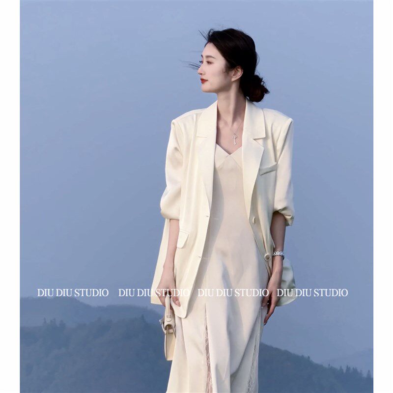 轻奢高级感薄款后背开叉缎面西装女2024夏季新款休闲百搭防晒外套,女装/女士精品,西装,淘宝优惠券,粉丝福利购,淘宝优惠卷