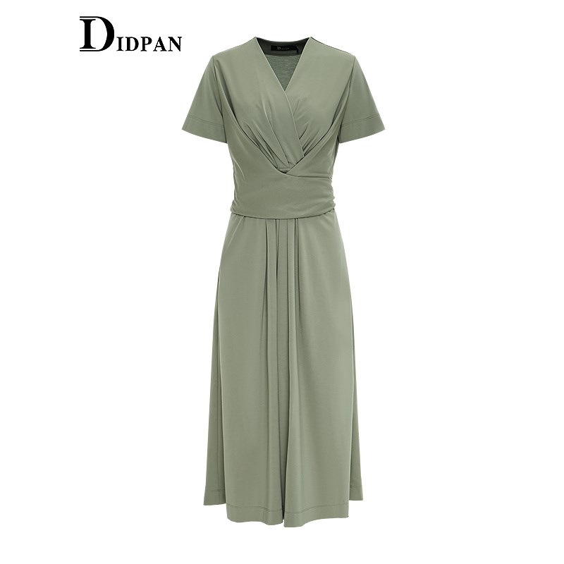 IDPAN可露丽修身显瘦夏季简约V领自然褶短袖连衣裙女