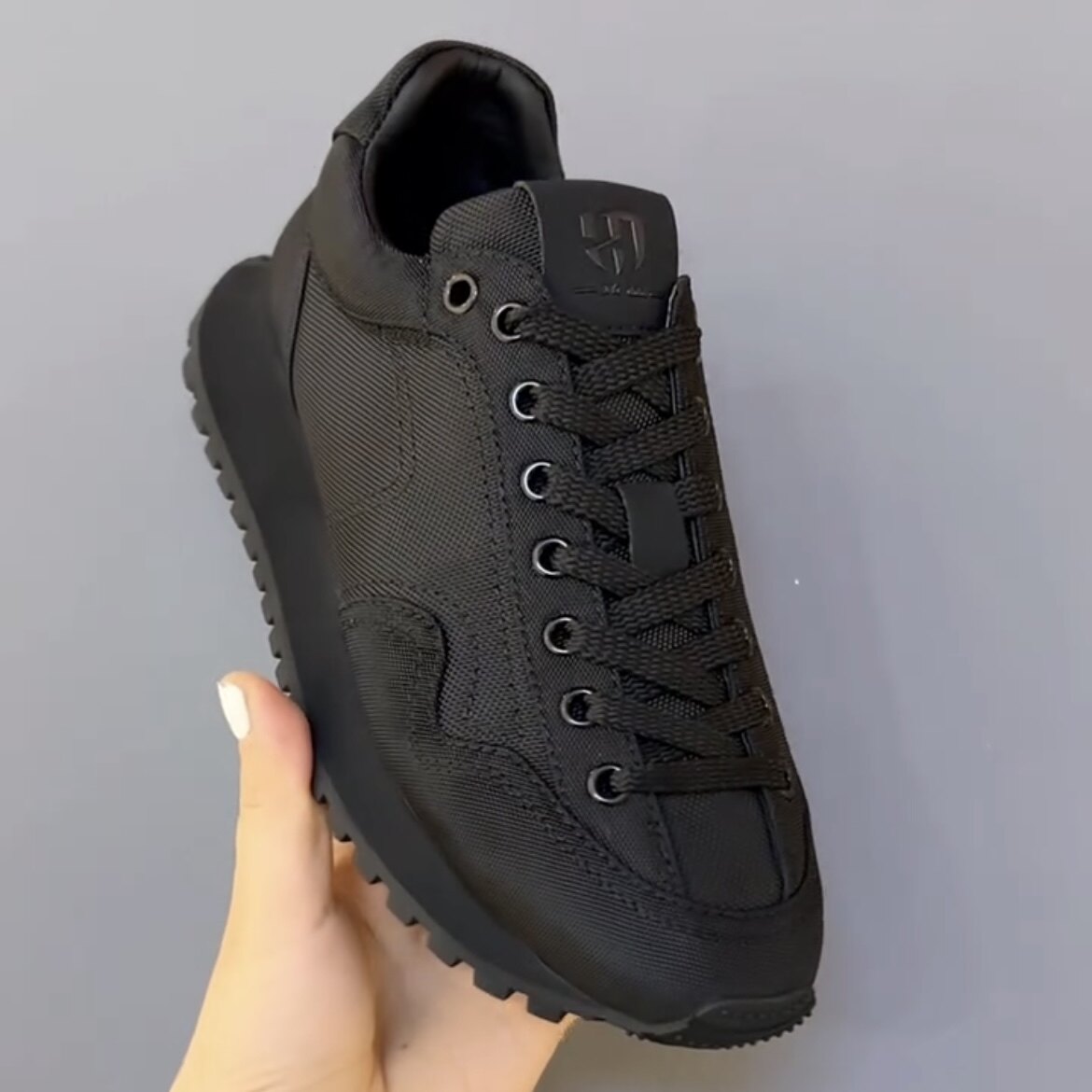 广州秋季款新品轻奢商务休闲高端时尚超轻鞋底舒适洋气布男鞋帅