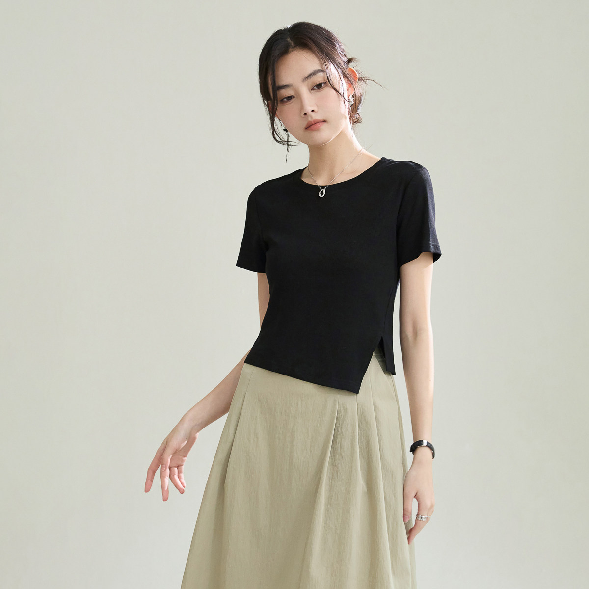 诗萌圆领T恤夏季新款潮小个子短款不规则开叉下摆正肩上衣短袖女