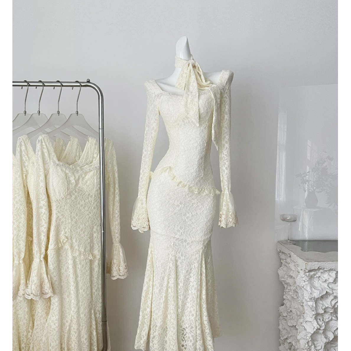 SISI酱“雪绒恋人”法式复古蕾丝千金宫廷喇叭袖鱼尾包臀连衣裙女